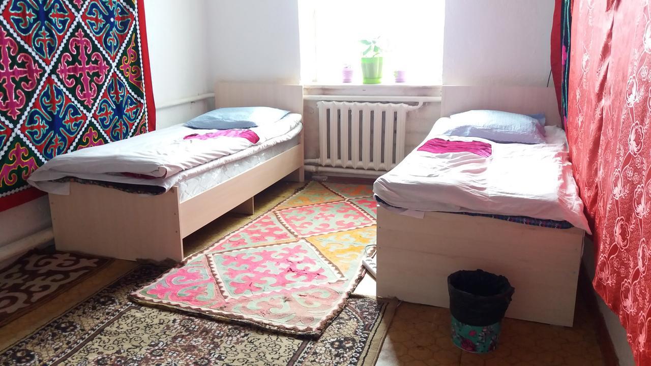 Happy Hostel In Kochkor ภายนอก รูปภาพ