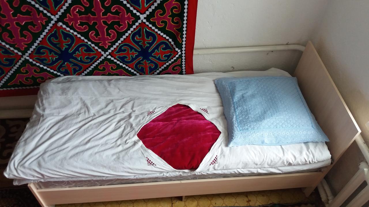 Happy Hostel In Kochkor ภายนอก รูปภาพ